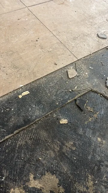 Black bitumen mastic floor removal in a N7 flat